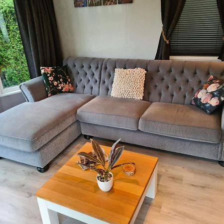 Relax Huisje Is Een Luxe Huisje Met Een Vaatwasser En Zeer Snel Wifi 5G En Is Voorzien Van Een Nieuwe Badkamer En Keuken Met Een Omheinde Tuin Met Een Eigen Parkeerplaats Putten Zewnętrze zdjęcie