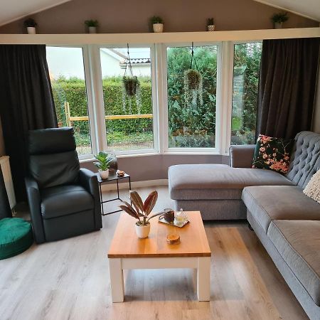 Relax Huisje Is Een Luxe Huisje Met Een Vaatwasser En Zeer Snel Wifi 5G En Is Voorzien Van Een Nieuwe Badkamer En Keuken Met Een Omheinde Tuin Met Een Eigen Parkeerplaats Putten Zewnętrze zdjęcie